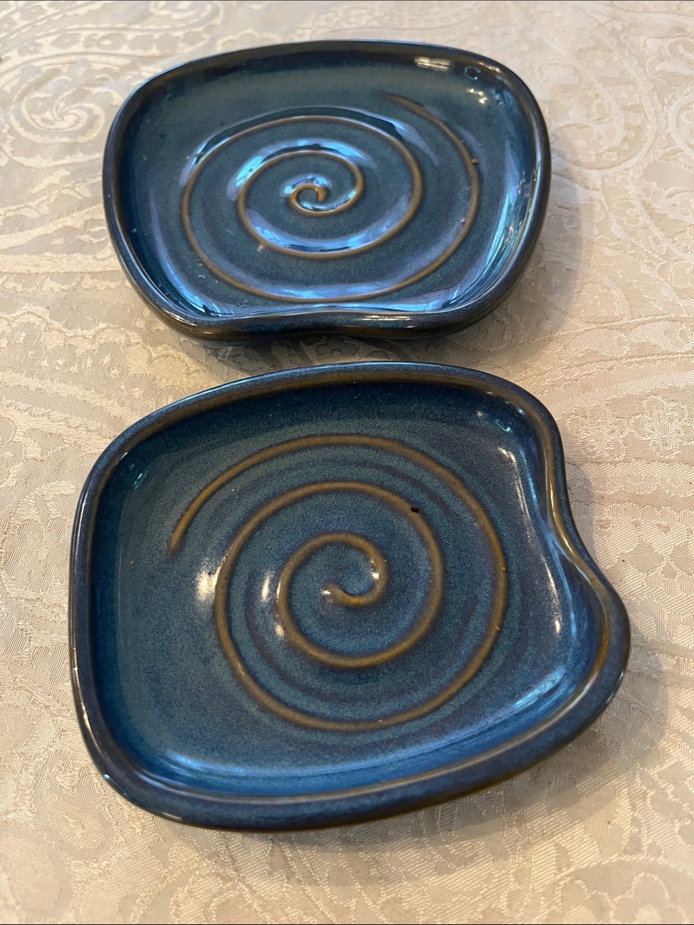 The Pampered Chef Blue Spiral Ceramic Nesting Spoon Dishes (Set of 2) EUC